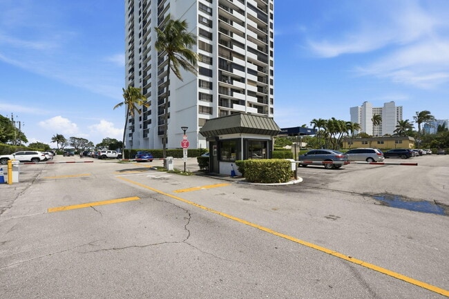 Building Photo - 5600 N Flagler Dr