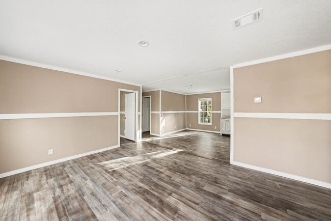 Building Photo - 9544 Ellis St