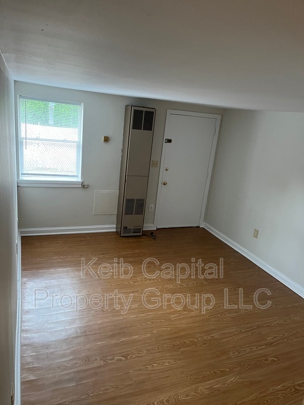 Building Photo - 90-92-92 Ford St