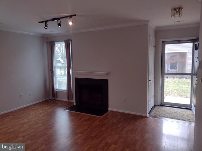 Foto del edificio - 83 Avon Ln