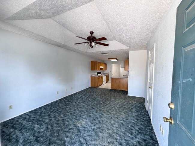 Foto del edificio - 420 E 9th St