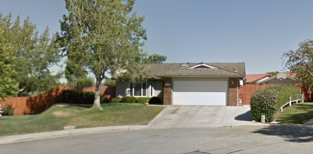 Primary Photo - 1350 El Rancho Dr