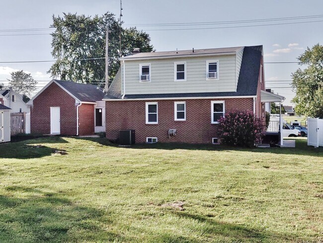 Foto del edificio - 4 Bed / 2 Bath Single Family Home