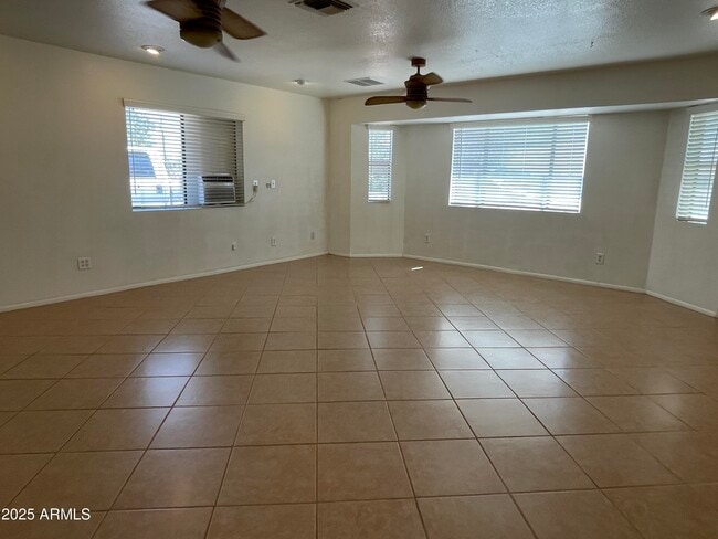 Foto del edificio - 2918 N 193rd Ave
