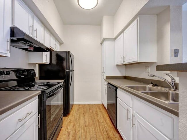 Building Photo - Village Crest