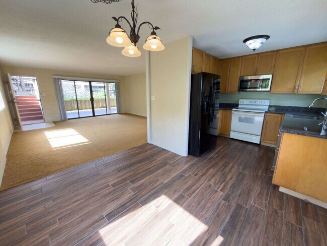 Building Photo - Kueahelani Apartments – 2BD/2BA Townhome w/ Lanai, 2 Covered Parking, Storage