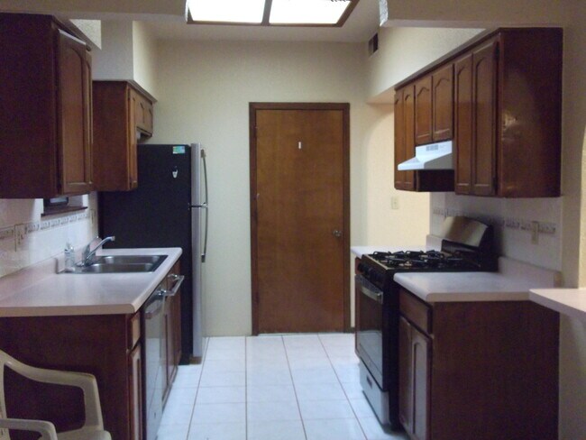 Foto del edificio - 1917 Ralph Janes Pl