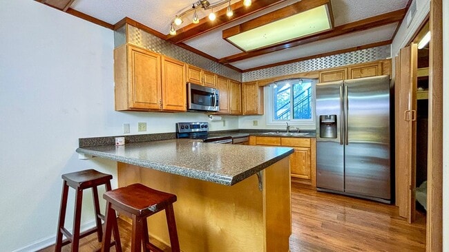 Foto del edificio - 221 Woodland Rd