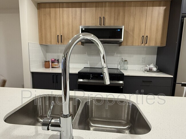 Building Photo - 8615-8108 108 St NW