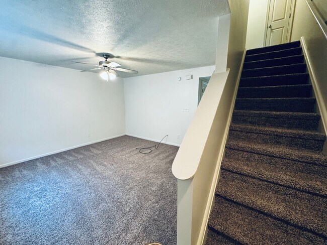 Foto del edificio - 127 Primrose Ln