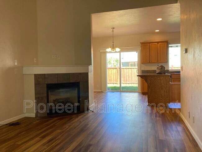 Foto del edificio - 5591 King Arthur Ct