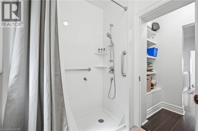 Building Photo - 26 James St