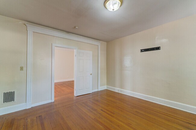 Foto del edificio - 318-320 Howard Ave