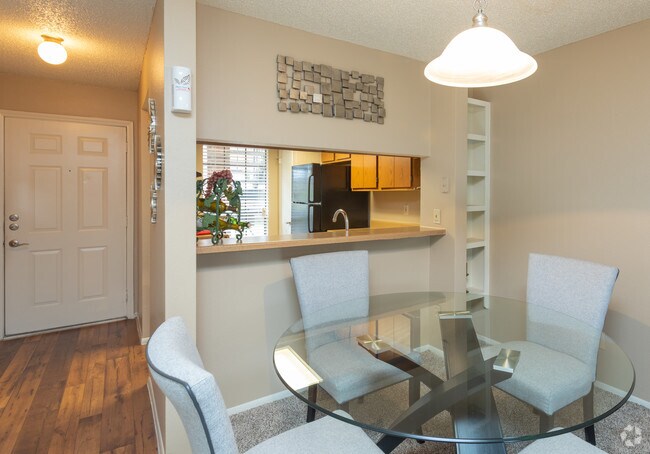 Interior Photo - Sutton House Apartments