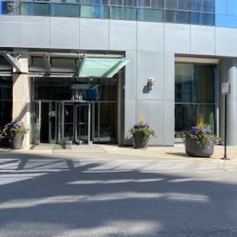 Foto del edificio - 450 E Waterside Dr