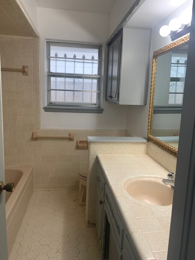 Building Photo - 2413 SW 77th Pl