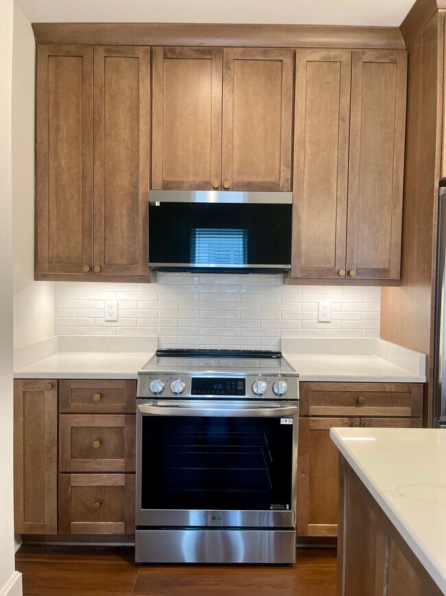 Foto del edificio - 676 Mohawk St,