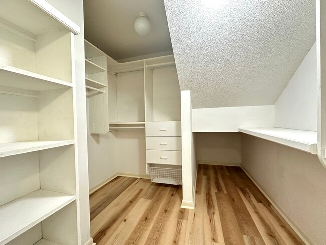 Closet - 304 S French Quarter Dr