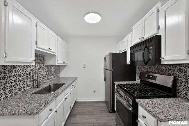 Building Photo - Charming 2BR Townhome in Atlanta