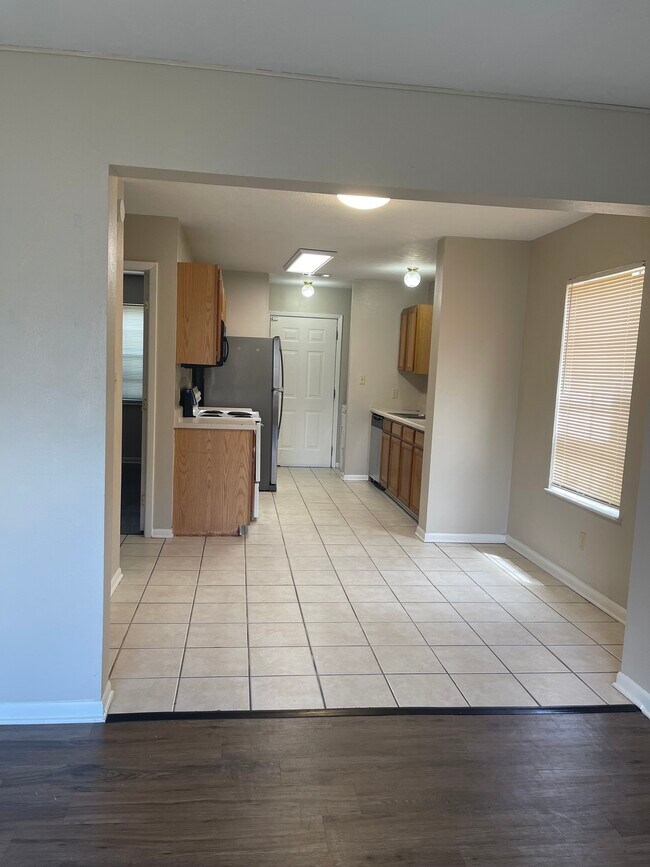 1205 Vinyard Ct, College Station, TX 77840 Townhome Rentals in