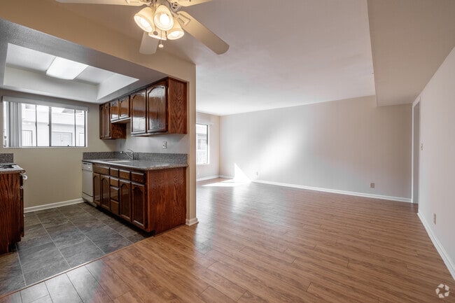 Interior Photo - 515 East Elmwood Ave