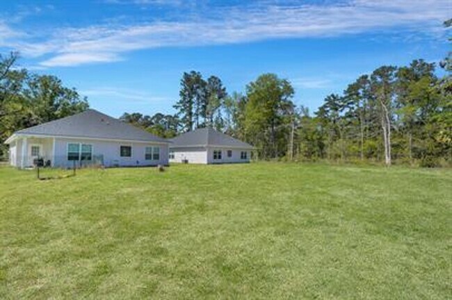 Building Photo - 165 Pineland Road