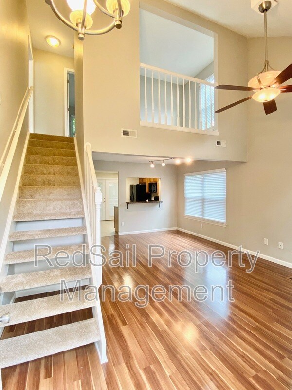 Foto del edificio - 469 Crosland Ct
