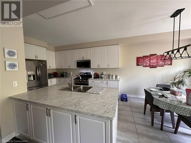 Building Photo - 47 Riverwalk Dr