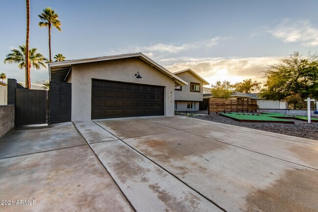 Building Photo - 8119 E Buena Terra Way