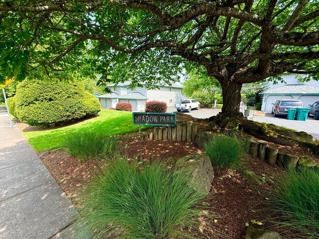Large 980sq. 1 bedroom apartment with attached garage plus 1 parking space - Large 980sq. 1 bedroom apartment with attached garage plus 1 parking space