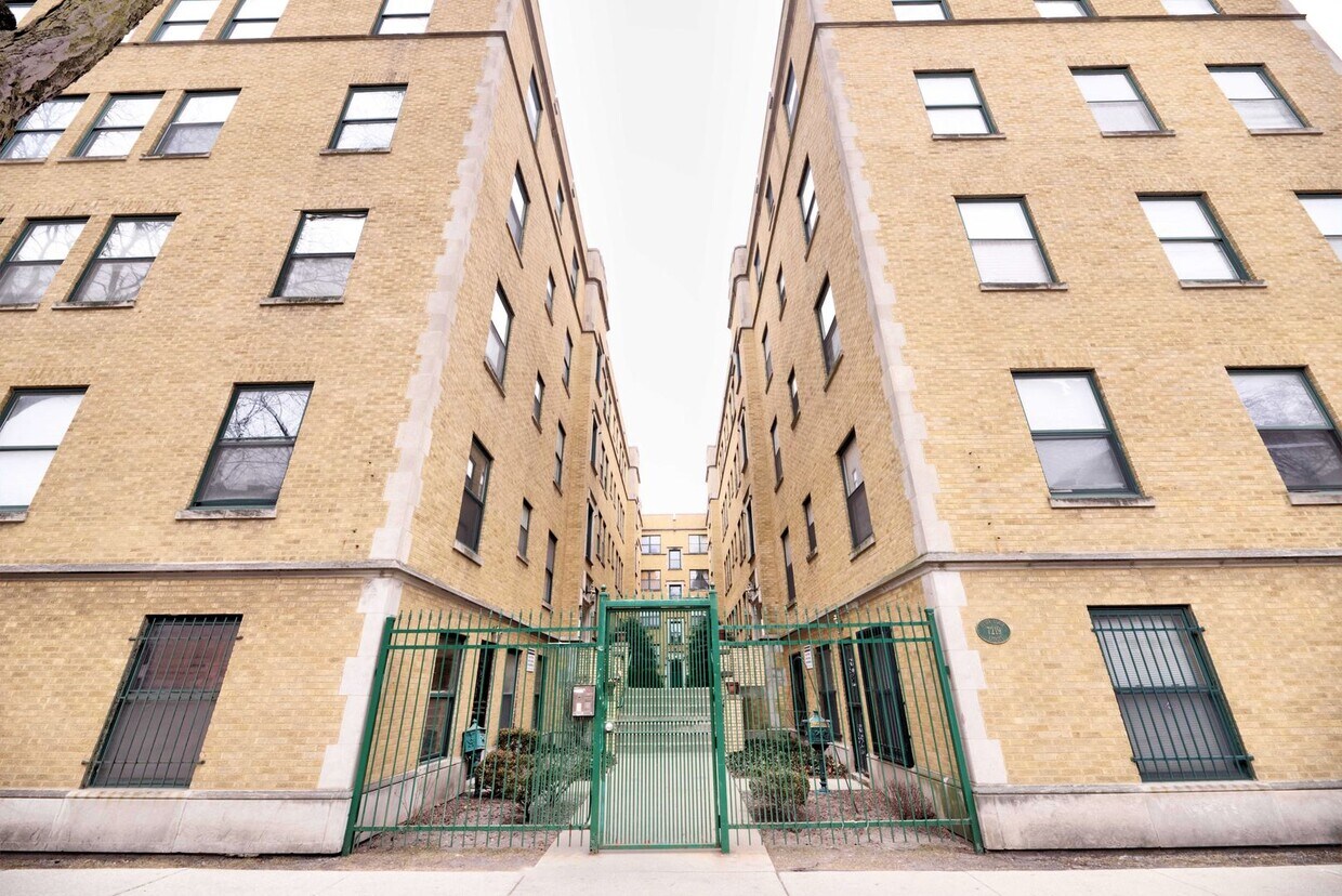 Primary Photo - Updated 2bed/1bath Unit in South Shore