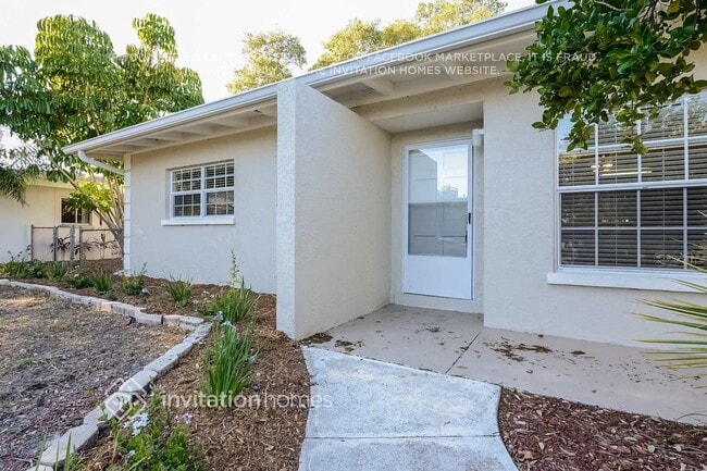 Building Photo - 3701 Schwalbe Dr