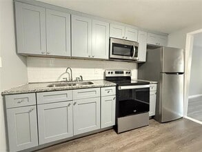 Building Photo - 601 Francine Dr