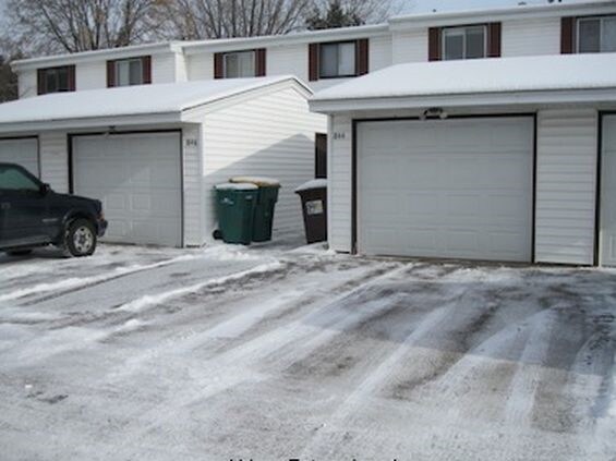 Foto principal - 858 Woodgate Dr