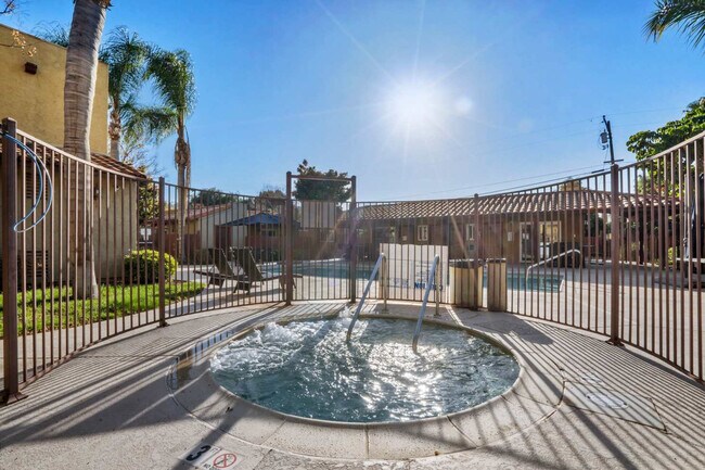 Foto del edificio - 1000 Estes St