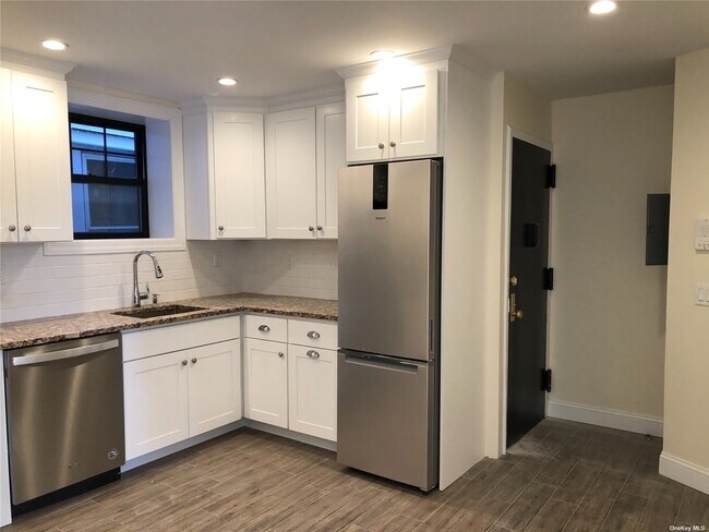 Building Photo - 162 2nd St