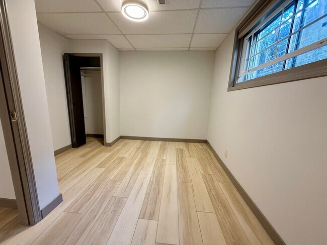 Photo du bâtiment - 2 Bed 1 Bath Unit in Edmonton, AB
