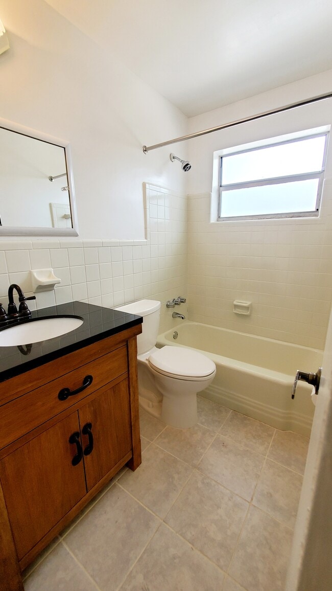 Bathroom - 4140 NE 3rd Ave
