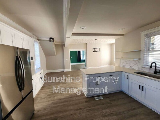 Building Photo - 110 S Willard Ave