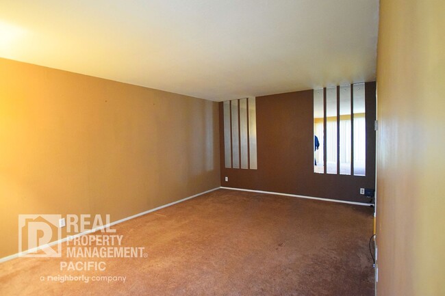 Foto del edificio - Spacious 2BD/2BA Apartment with Private De...