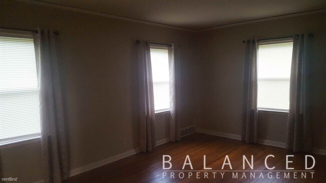 Building Photo - 1 br, 1 bath  - 1703 SW High Ave Apt 1