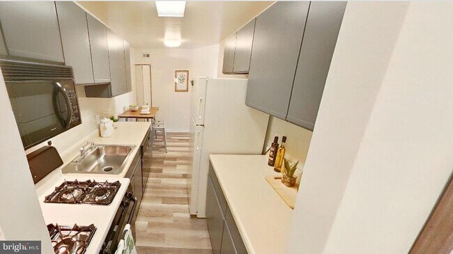 Foto del edificio - 8130 Prescott Dr