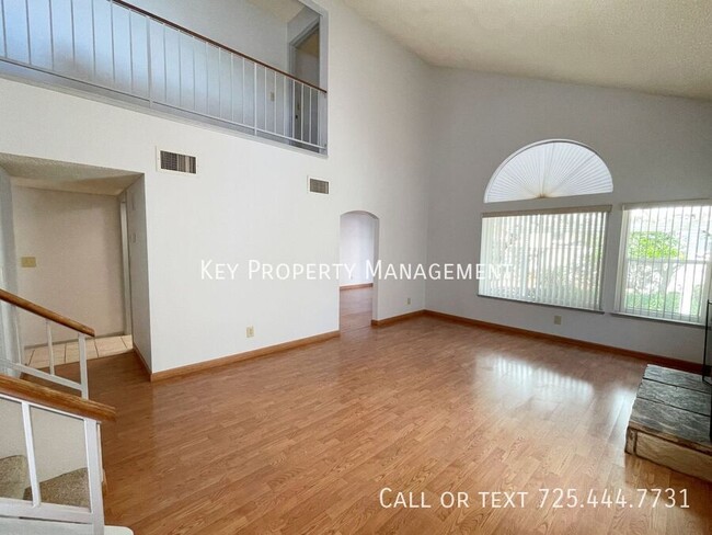 Building Photo - Beautiful 3 bedroom, 2.5 bathroom house wi...