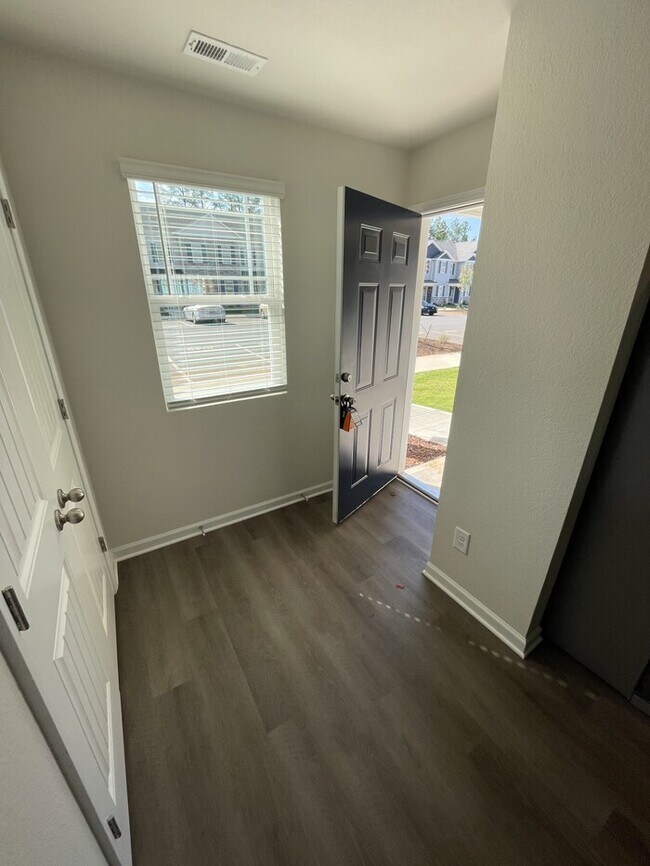 Foto del edificio - Brand New 2023 Townhome!