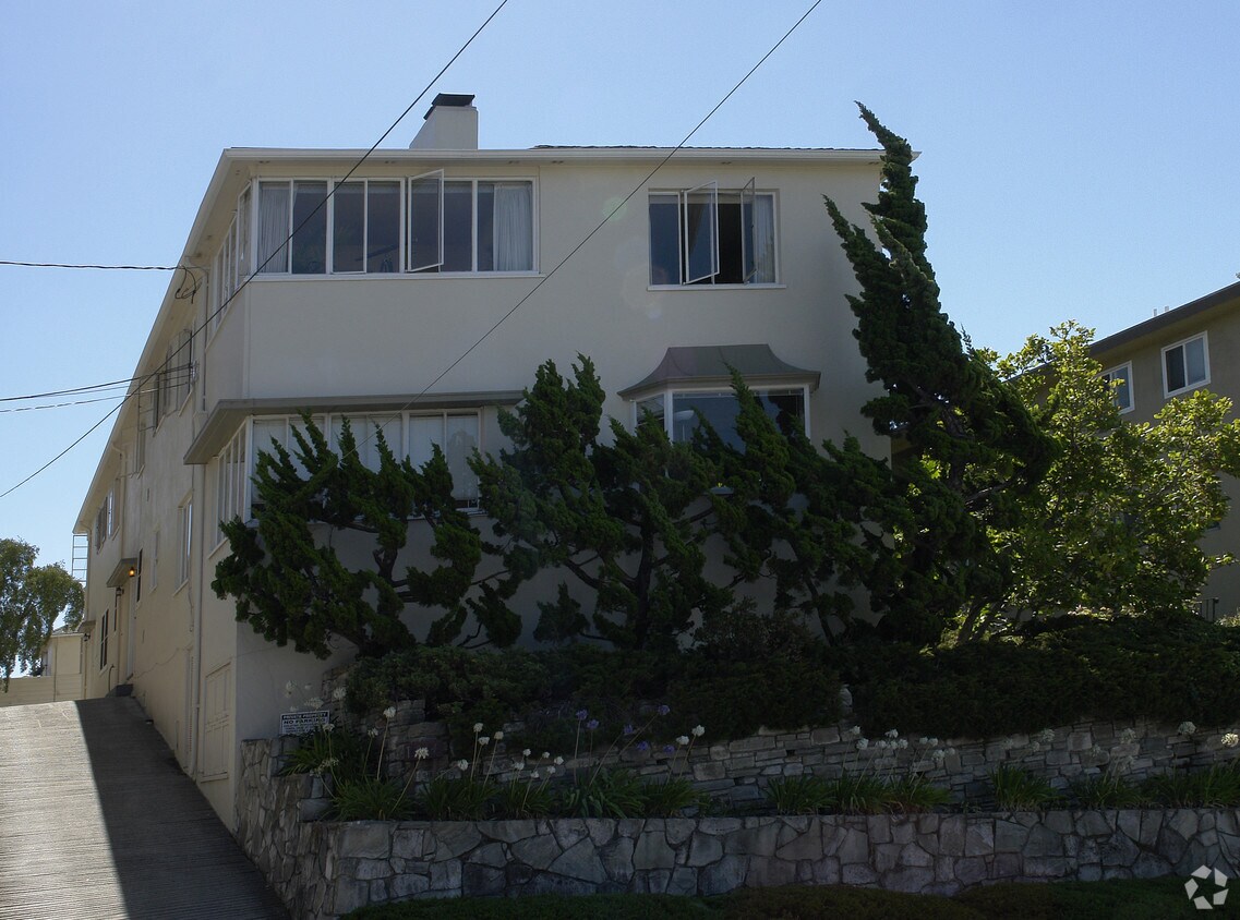 Foto del edificio - 458-462 Merritt Ave
