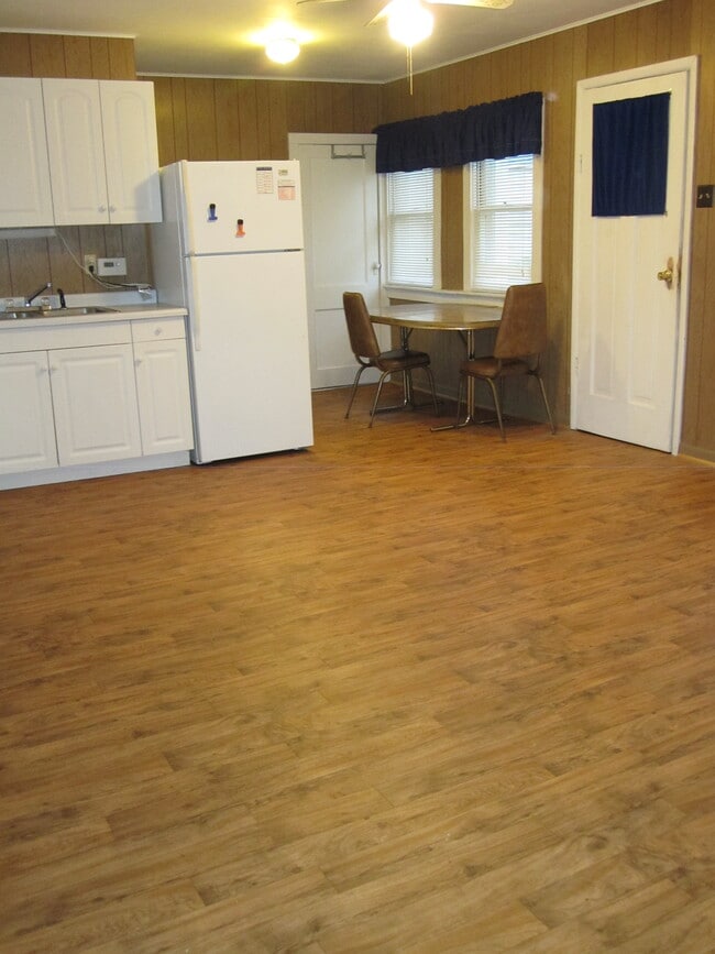 Kitchen / Dining Area - 505 Flambeau Ave