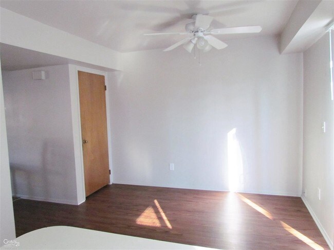 Foto del edificio - 37450 Charter Oaks Blvd