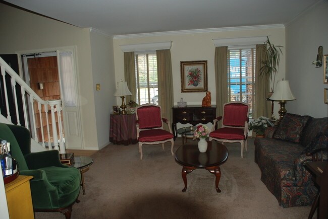 Building Photo - 180 Goldfinch Ct