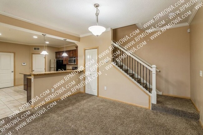 Foto del edificio - 3 Bedroom 2.5 Bath Townhome. Waukee Schools!!