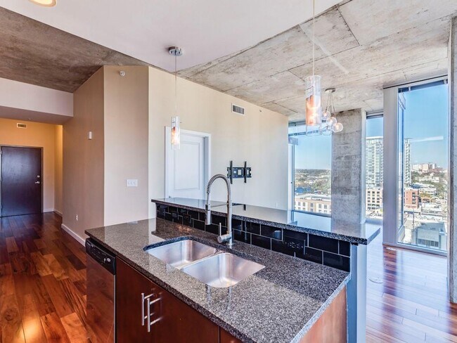 Building Photo - 360 Nueces St